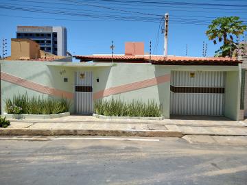 Excelente casa à venda localizada no bairro Coroa do Meio.