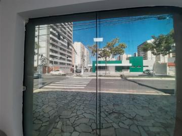 Sala Comercial de esquina em galeria de grande circulação na Av. Profº Acrísio Cruz com Av. Dep. Euclides Paes Mendonça no bairro Salgado Filho.