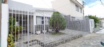 Casa à venda no Bairro Salgado Filho com 247,5 m² de terreno.