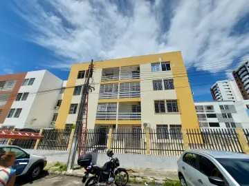 Apartamento na avenida Adélia Franco, com armários em excelente localização no Bairro Grageru.