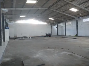 Galpão com 800m² com ótimo acesso à BR101