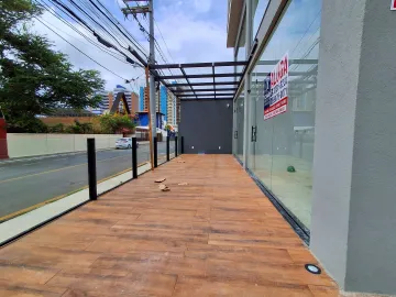 Loja Comercial no Bairro Atalaia, com Pé direito duplo- Passível de expansão.