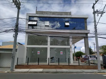 Loja Comercial no Bairro Atalaia, com Pé direito duplo Passível de expansão.
