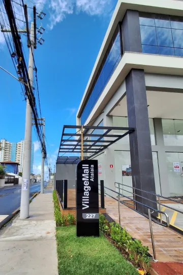 Loja Comercial no Bairro Atalaia, com Pé direito duplo Passível de expansão.