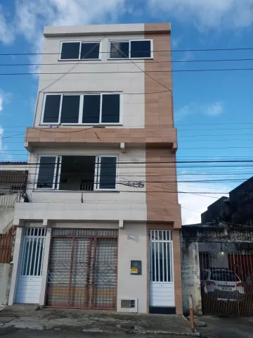 CASA DE 3 ANDARES À VENDA NA RUA ALAGOAS.