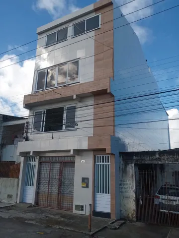 CASA DE 3 ANDARES À VENDA NA RUA ALAGOAS.