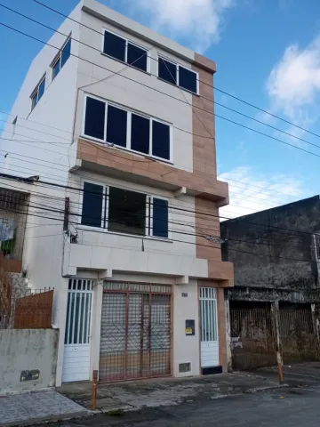 CASA DE 3 ANDARES À VENDA NA RUA ALAGOAS.