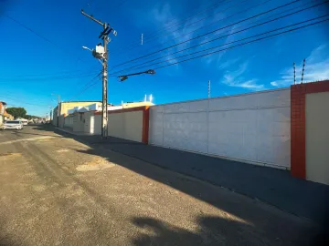 Excelente e amplo galpão para alugar no bairro Santos Dumont.