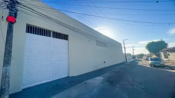 Excelente e amplo galpão para alugar no bairro Santos Dumont.