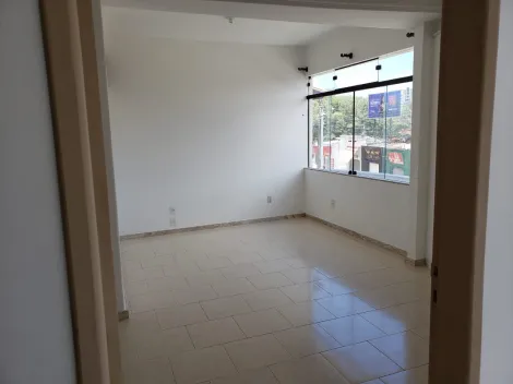 Linda casa comercial à venda localizada no bairro Luzia