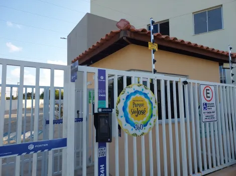 Apartamento com armários em Nossa Sra do Socorro com condomínio incluso no valor do aluguel.