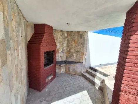 Casa com armários em ótima localização no bairro Coroa do Meio.