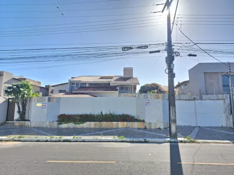 Casa com armários em ótima localização no bairro Coroa do Meio.