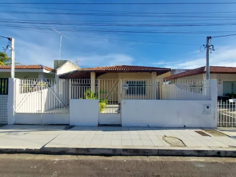Casa em ótima localização na Av. Rio de Janeiro, no Cond. Vivendas de Aracaju.