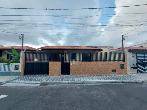 Casa em ótima localização no Cond. Vivendas de Aracaju, na Av. Rio de Janeiro.