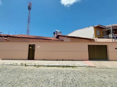 Ótima Casa para locação residencial ou comercial localizada no Bairro Luzia.
